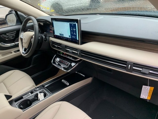 New 2026 Lincoln Corsair Reserve w/ Jet Appearance Package AWD/4WD image 12