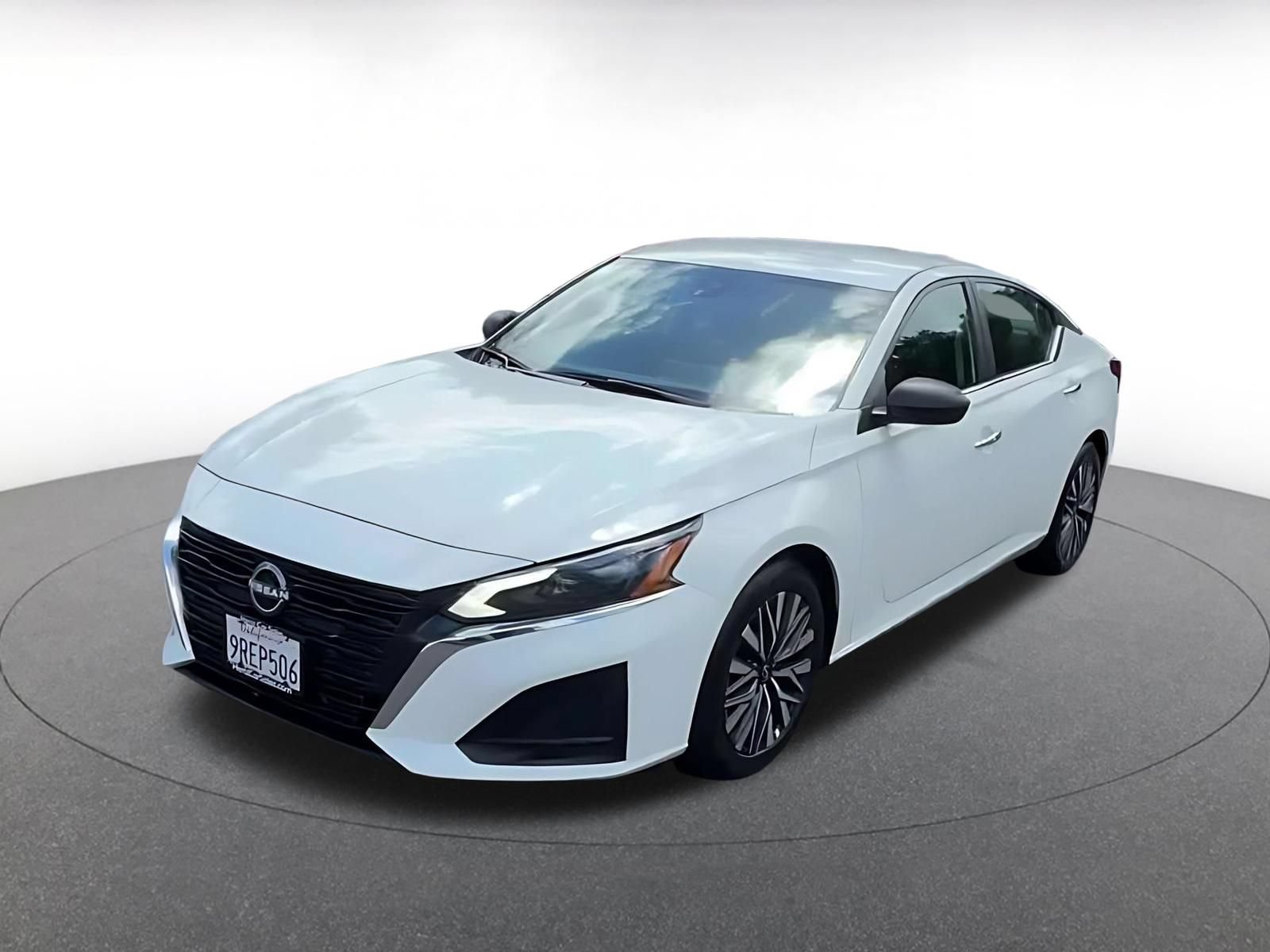 Used 2025 Nissan Altima 2.5 SV FWD image 7