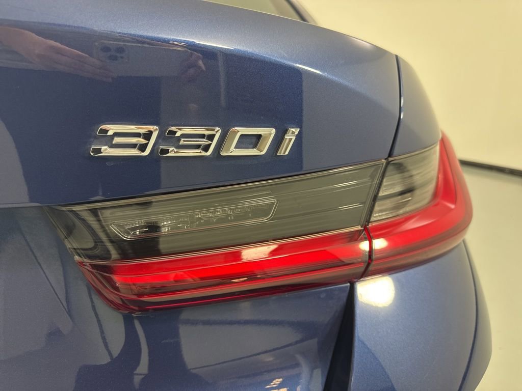 Used 2023 BMW 330i xDrive Sedan w/ Premium Package AWD/4WD image 7