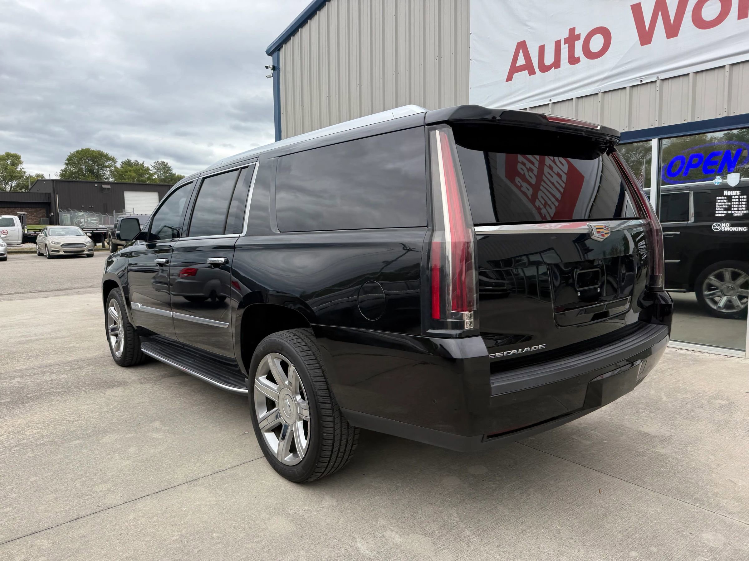 Used 2020 Cadillac Escalade ESV Luxury image 27