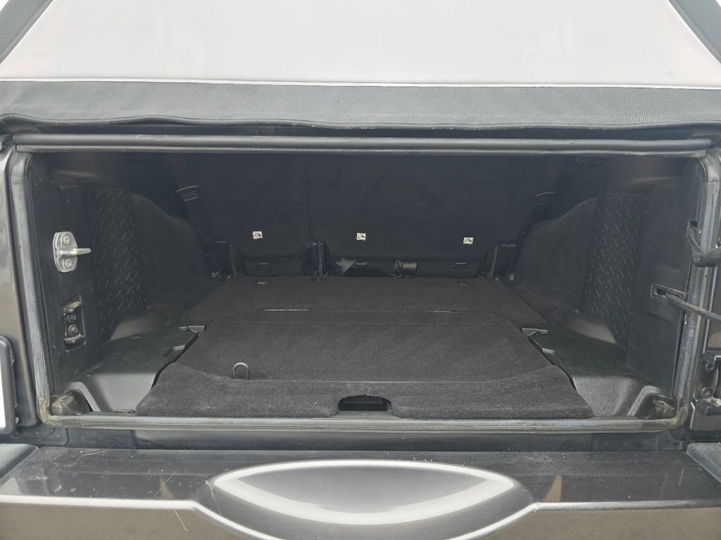 Used 2017 Jeep Wrangler Unlimited Sahara w/ Connectivity Group image 15