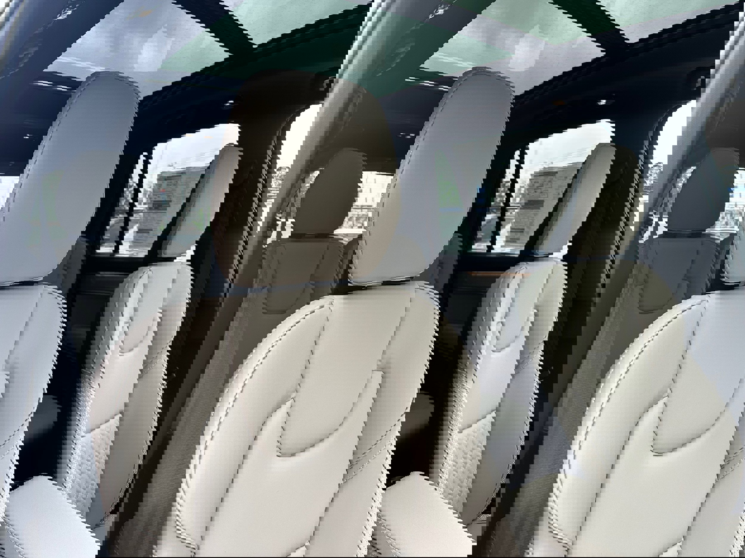 New 2025 Volvo XC90 T8 Plus w/ Protection Package Premier image 9