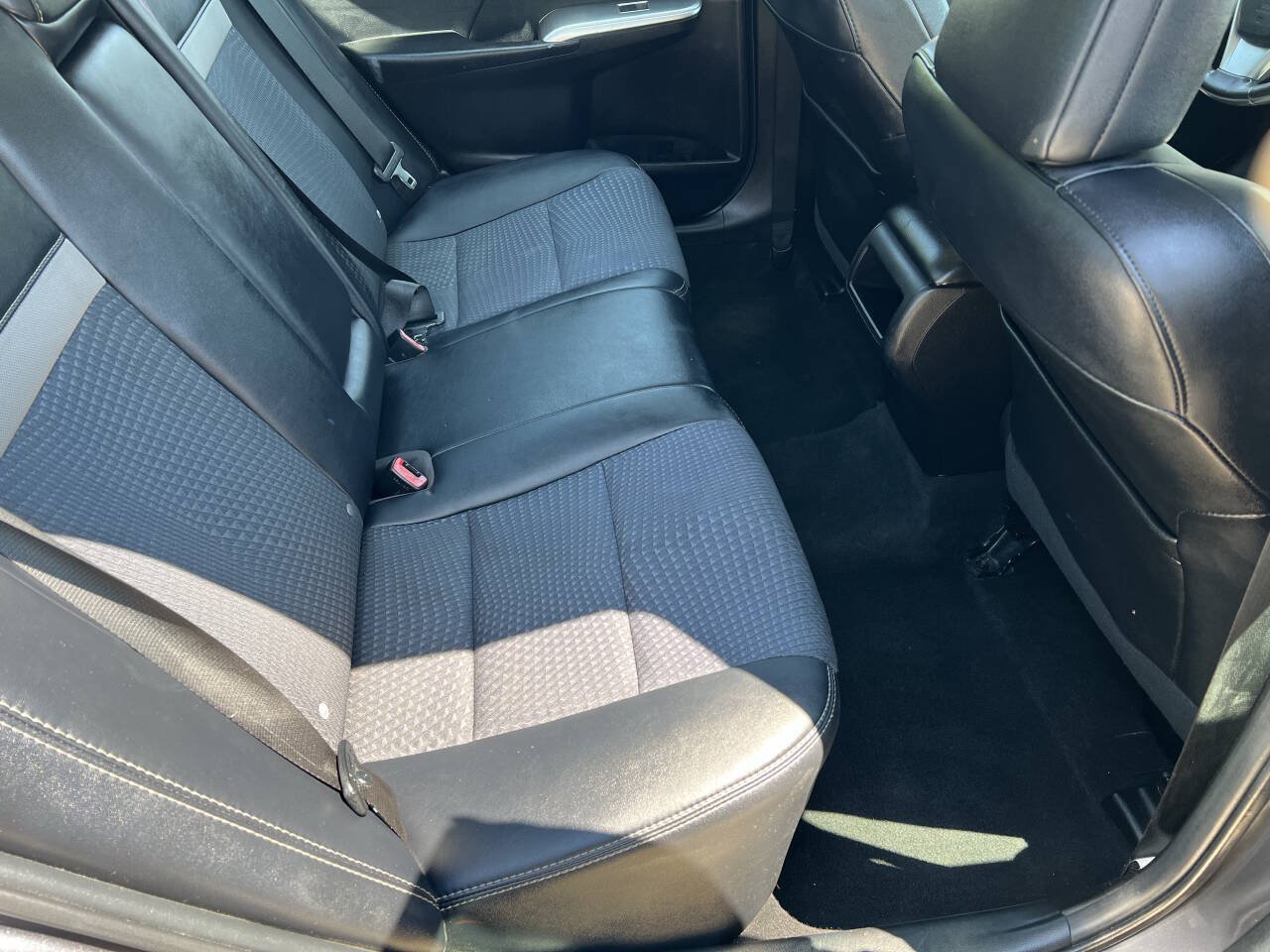 Used 2014 Toyota Camry SE FWD image 11