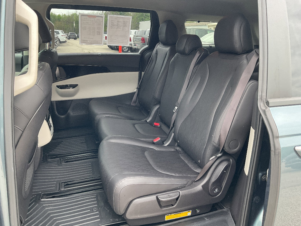 Used 2022 Kia Carnival EX FWD image 9