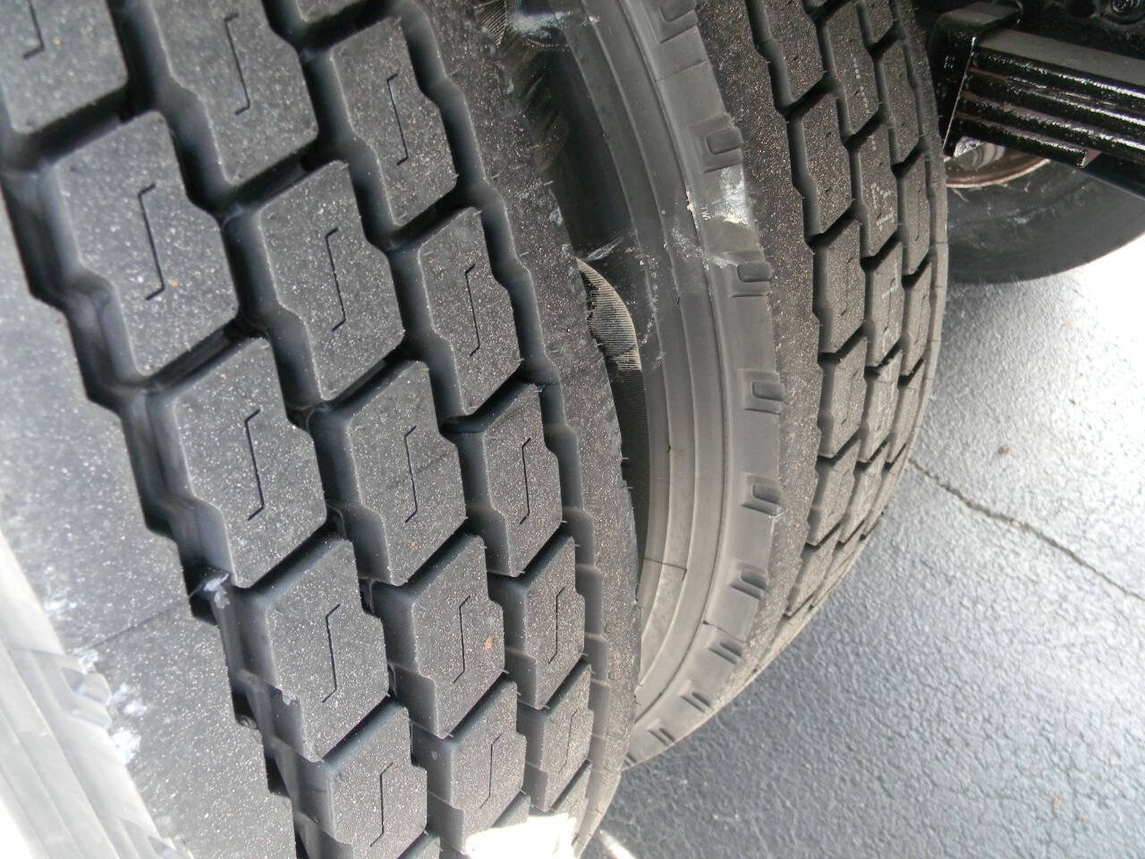 Used 2023 Ford F650 2WD Regular Cab Super Duty image 12