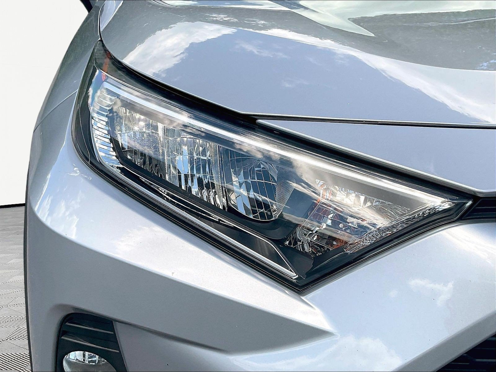 Used 2019 Toyota RAV4 XLE Premium w/ Cold Weather Package AWD/4WD image 31