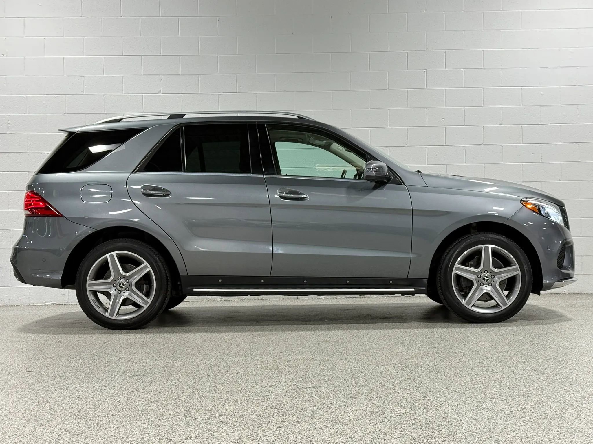 Used 2017 Mercedes-Benz GLE 350 4MATIC w/ Premium 2 Package image 5