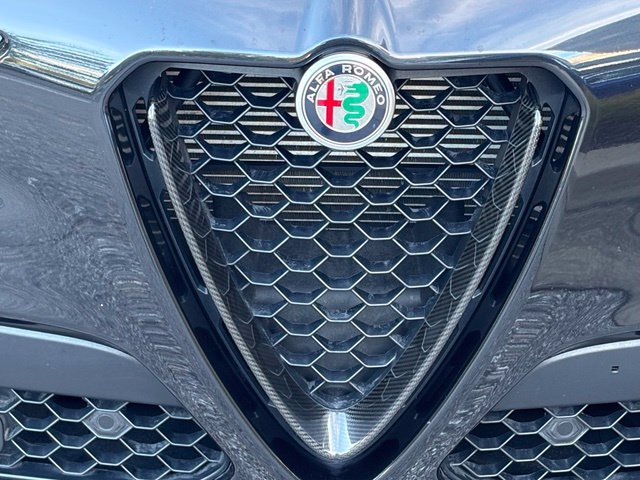 Used 2023 Alfa Romeo Stelvio Estrema AWD/4WD image 11