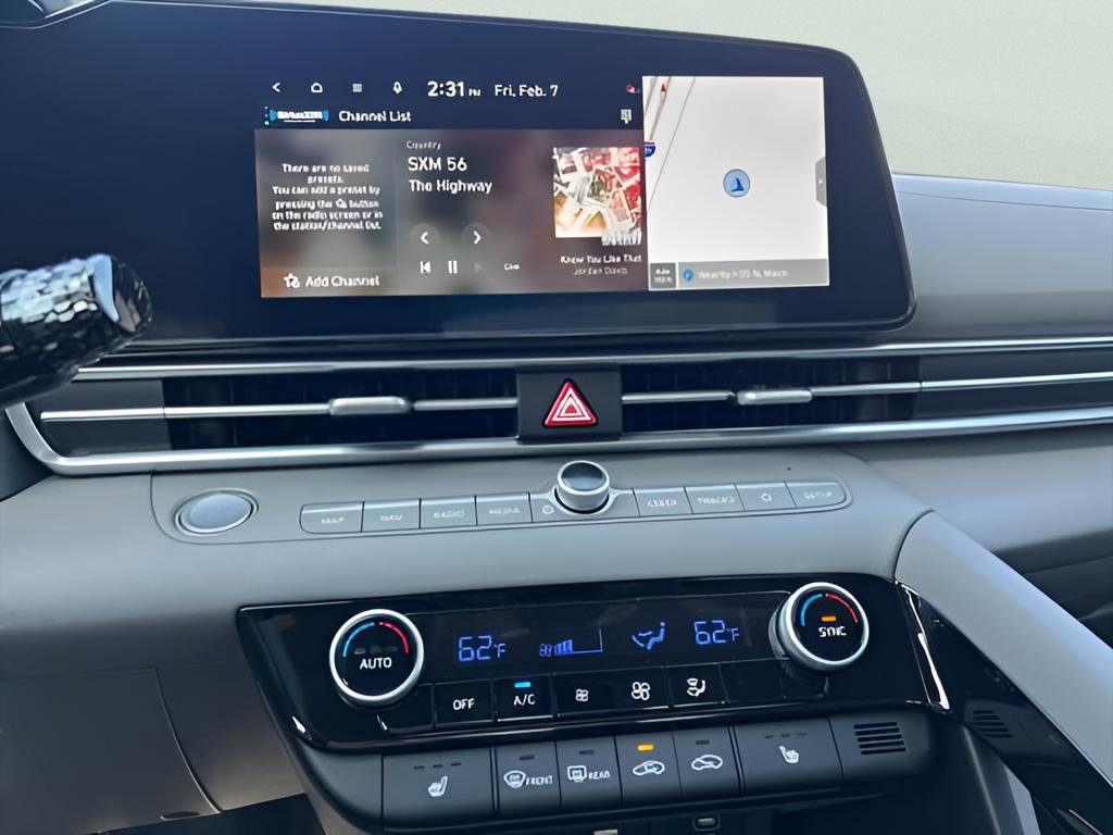 Used 2025 Hyundai Elantra SEL FWD image 29