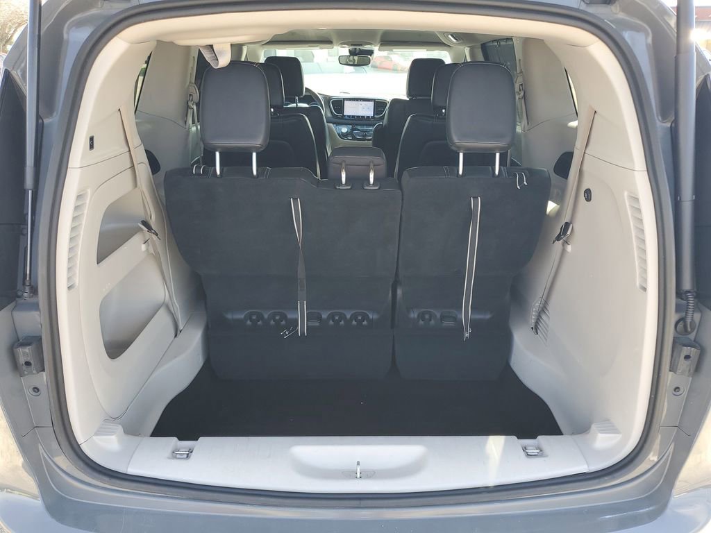 Used 2022 Chrysler Pacifica Touring-L image 30