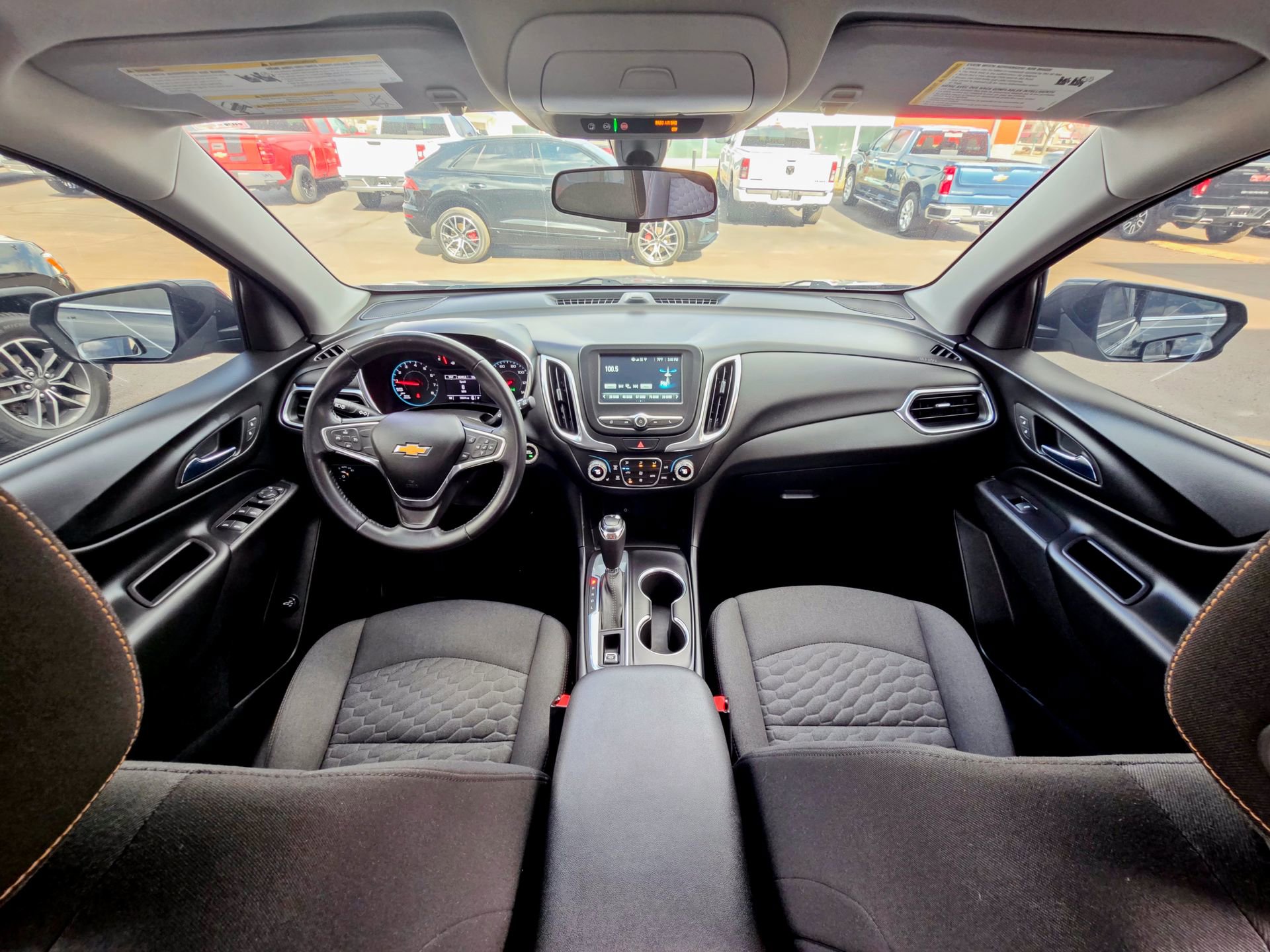 Used 2018 Chevrolet Equinox LT image 2