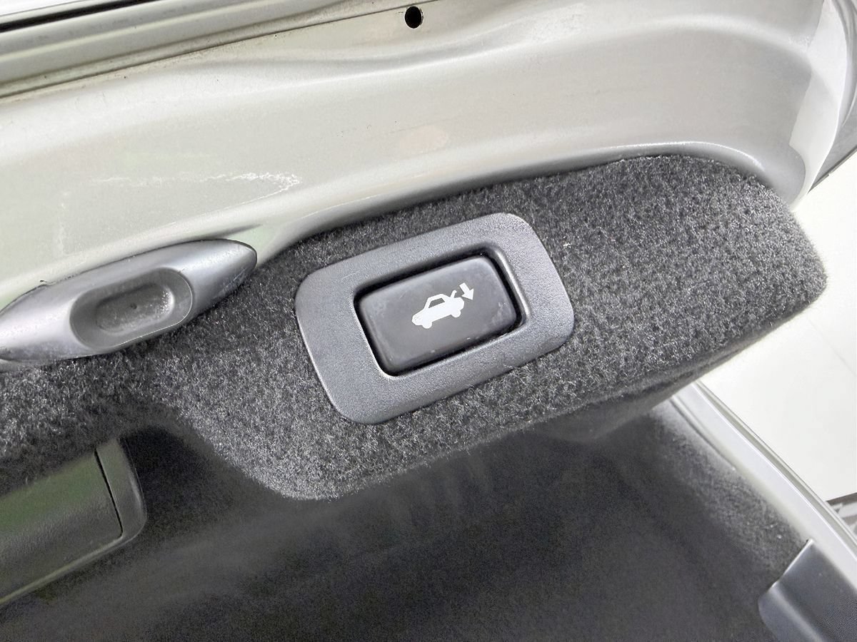 Used 2014 Lexus LS 460 w/ Comfort Package RWD image 15