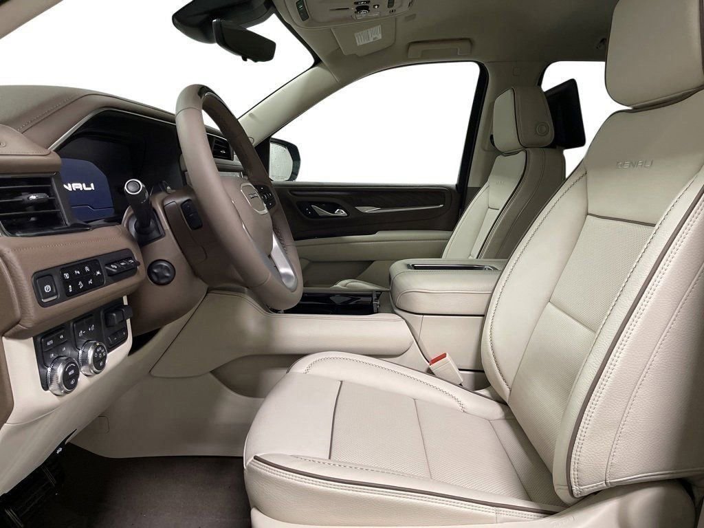 Used 2024 GMC Yukon XL Denali w/ Advanced Technology Package image 8