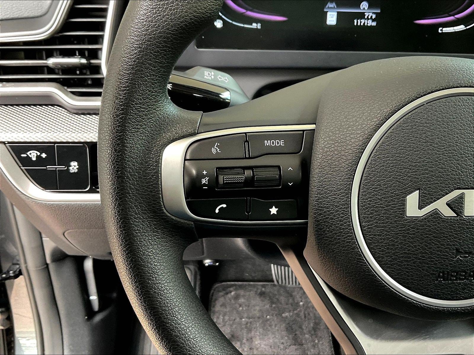 Used 2023 Kia Sportage LX FWD image 11