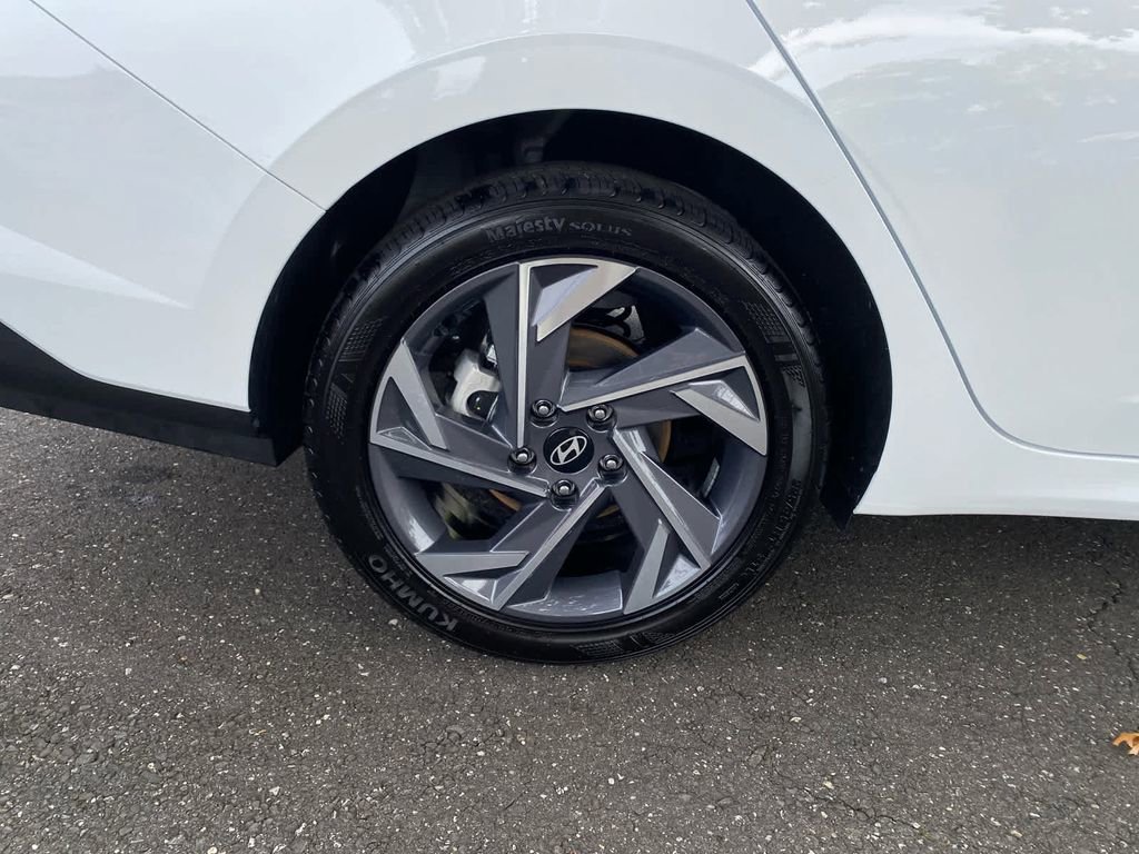 Certified 2025 Hyundai Elantra Sport image 24