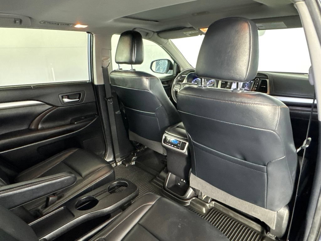 Used 2019 Toyota Highlander XLE AWD/4WD image 44