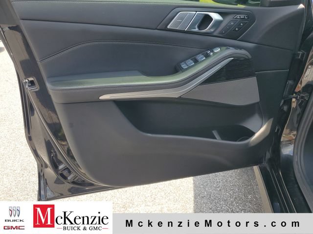 Used 2021 BMW X7 xDrive40i w/ M Sport Package AWD/4WD image 8