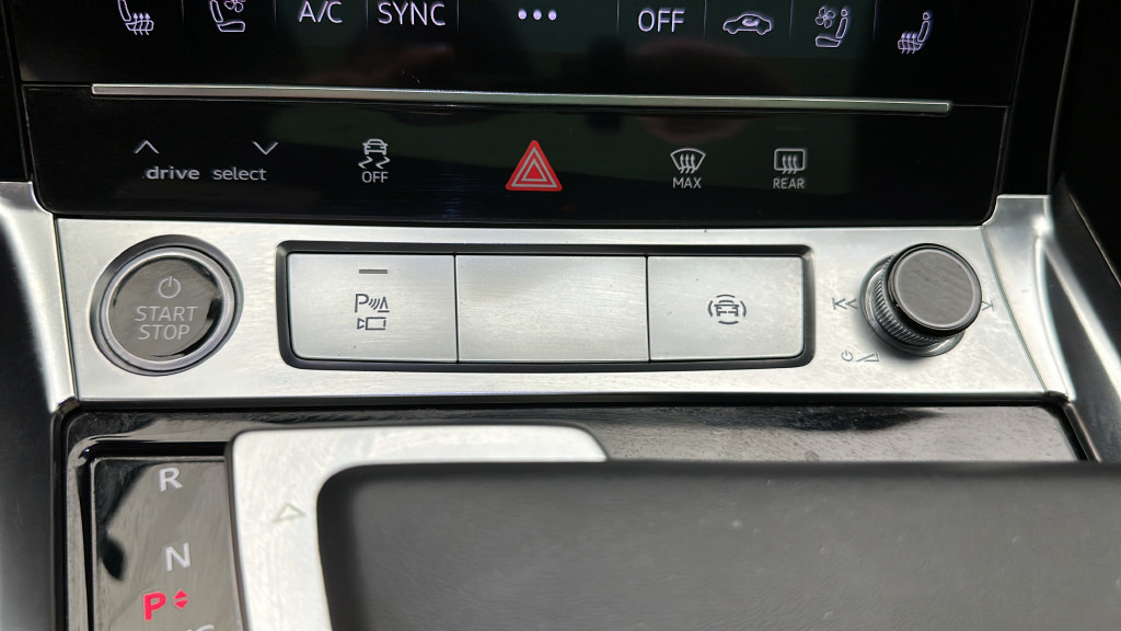 Used 2024 Audi Q8 e-tron Premium Plus AWD/4WD image 21