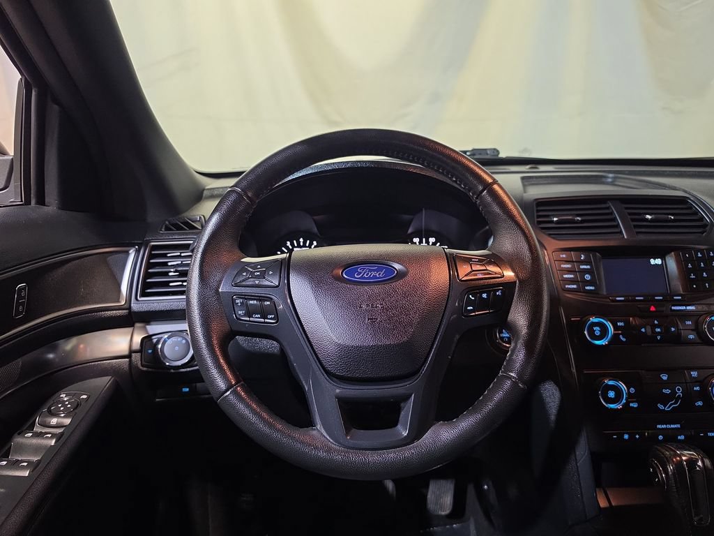 Used 2018 Ford Explorer XLT AWD/4WD image 11