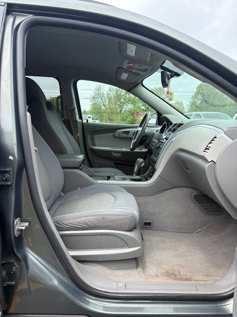 Used 2010 Chevrolet Traverse LT w/ LT Special Edition Package AWD/4WD image 11