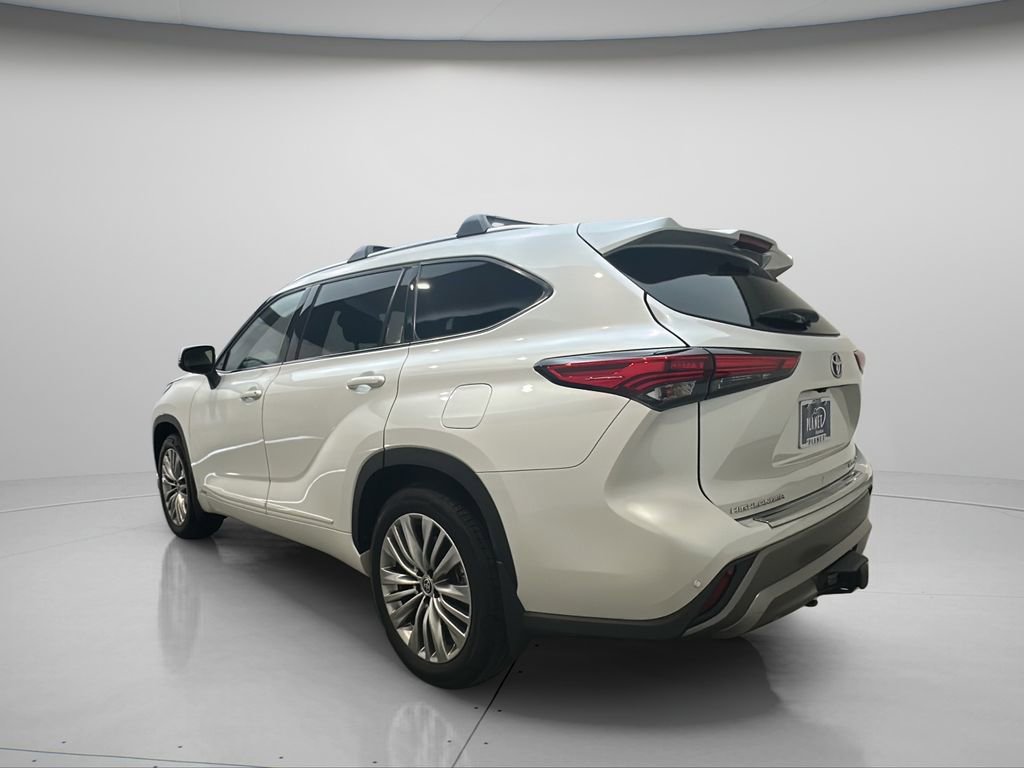 Used 2022 Toyota Highlander Platinum AWD/4WD image 4