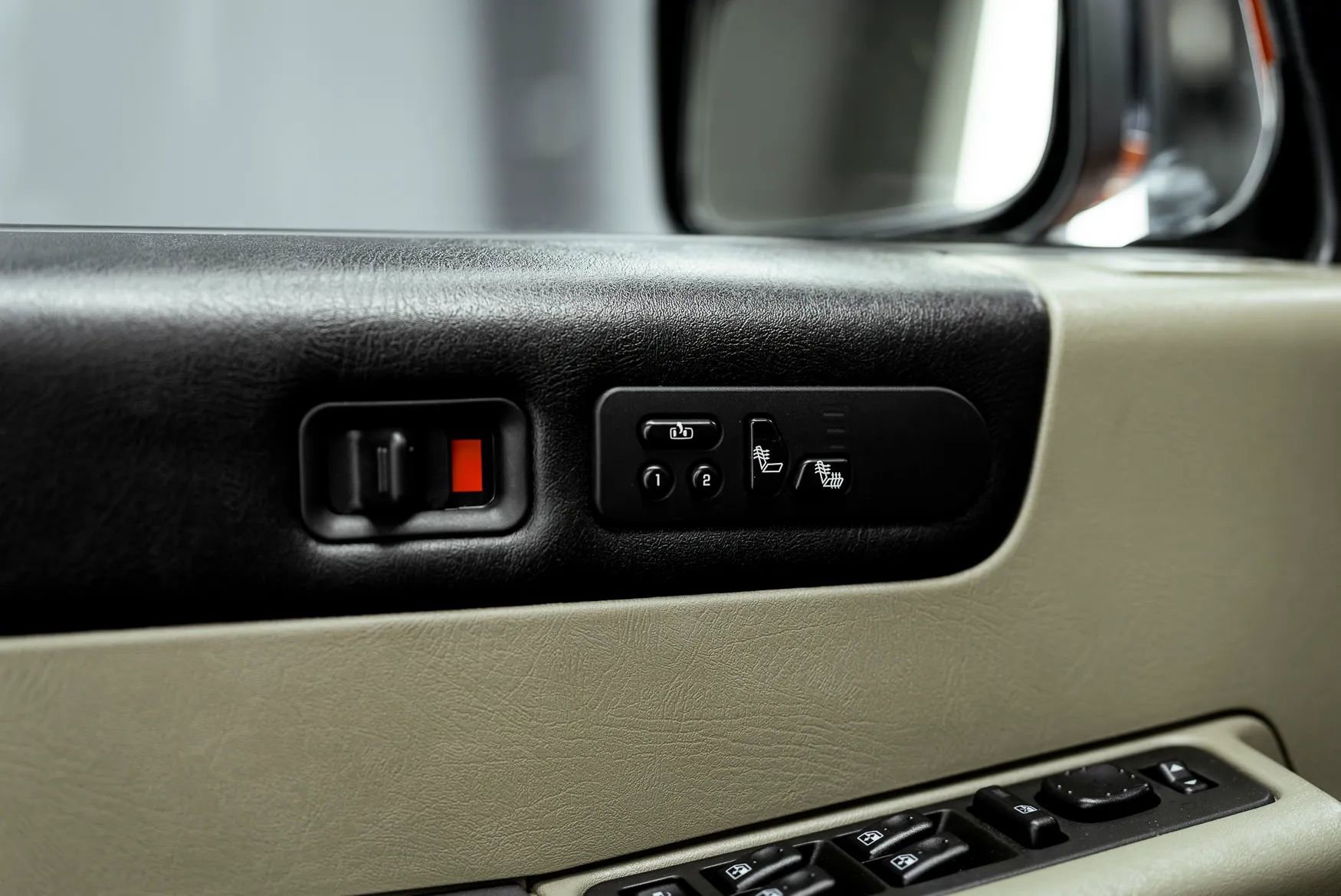 Used 2003 HUMMER H2 Luxury w/ Preferred Equipment Group AWD/4WD image 22