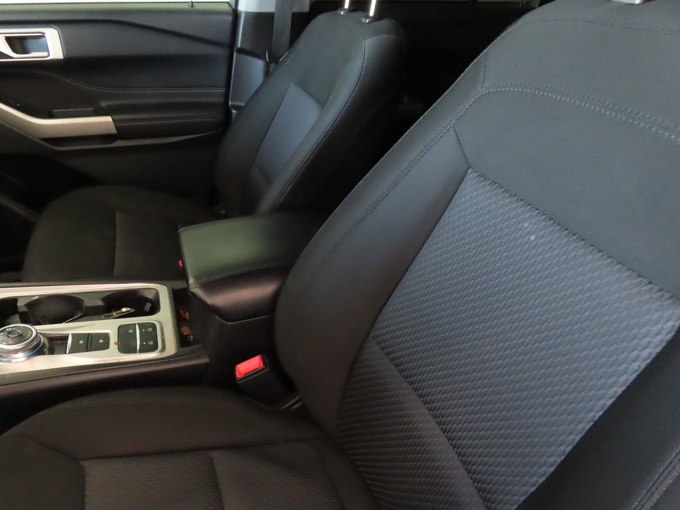 Used 2022 Ford Explorer XLT image 23