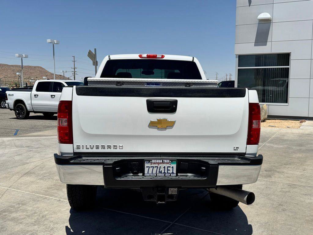 Used 2011 Chevrolet Silverado 2500 LT w/ Interior Plus Package AWD/4WD image 6