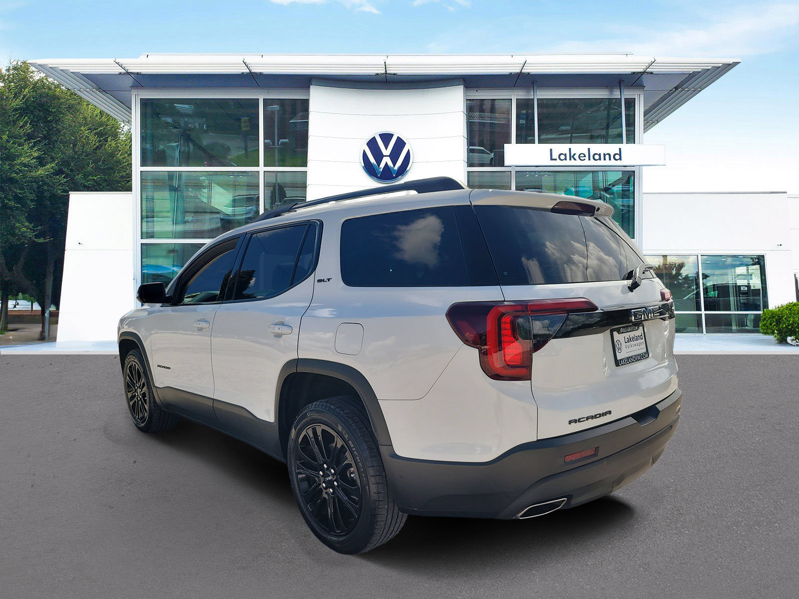 Used 2023 GMC Acadia SLT w/ Elevation Edition FWD image 4