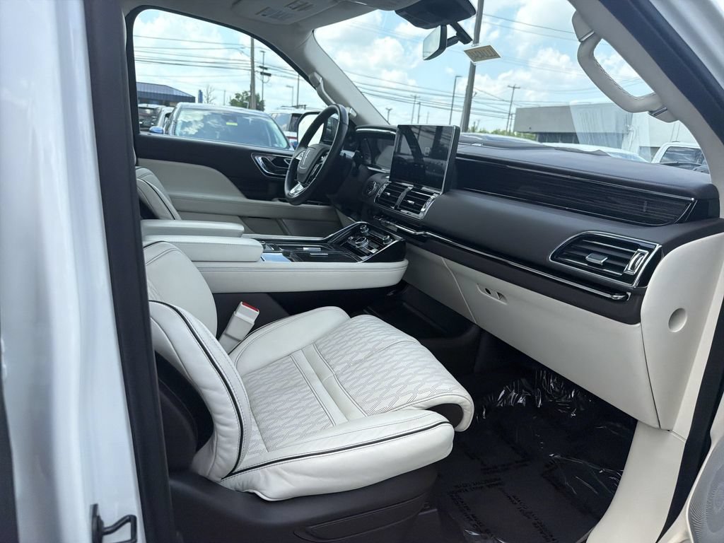 Certified 2024 Lincoln Navigator L Black Label AWD/4WD image 19