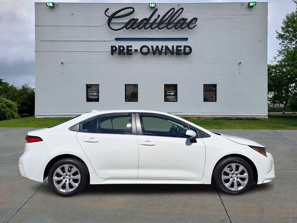 Used 2023 Toyota Corolla LE image 2