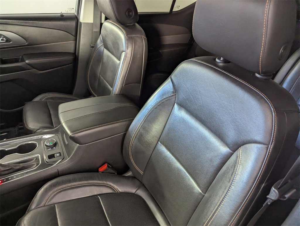 Used 2020 Chevrolet Traverse Premier w/ Redline Edition image 12
