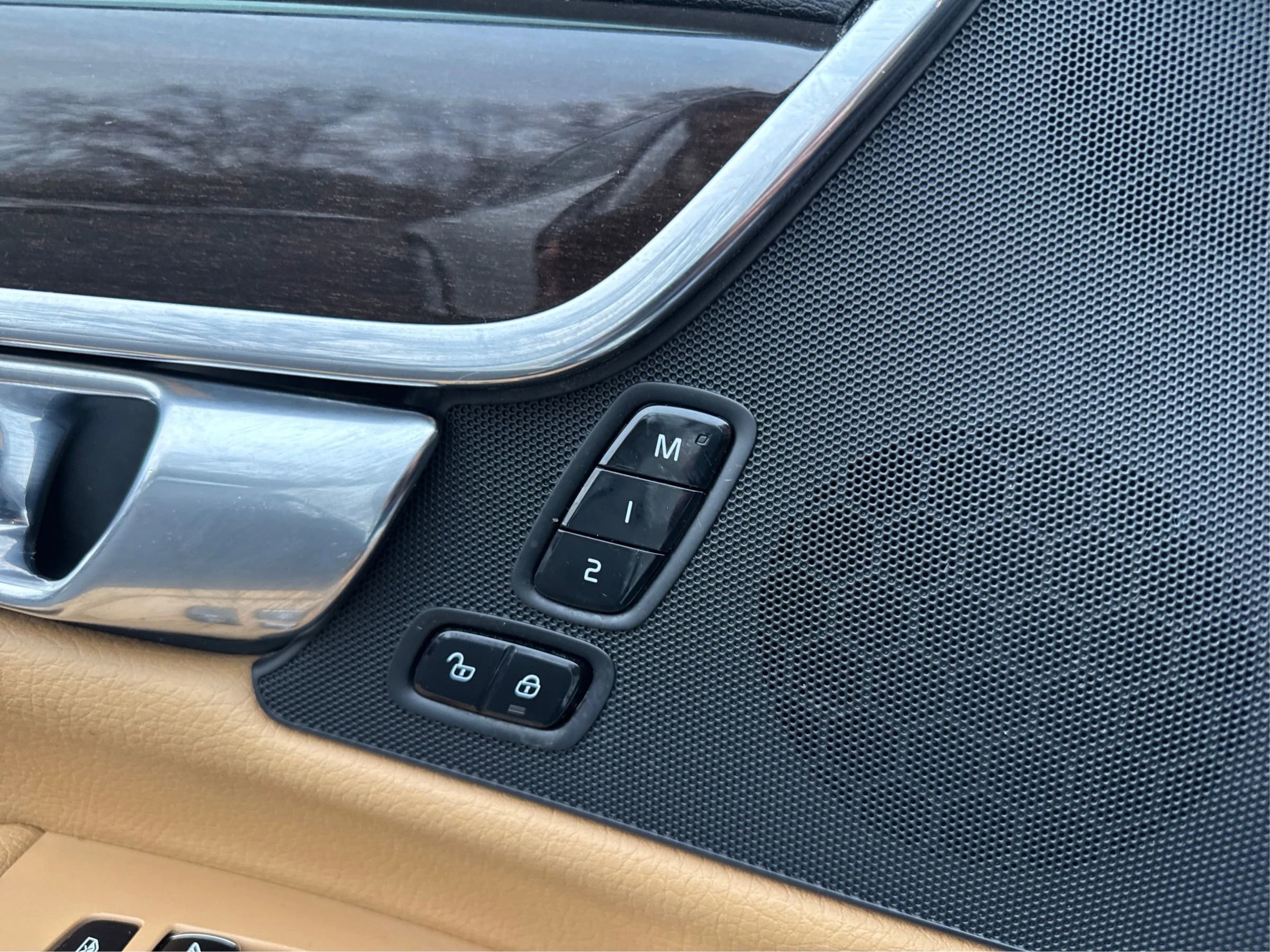 Used 2019 Volvo S90 T6 Momentum image 25