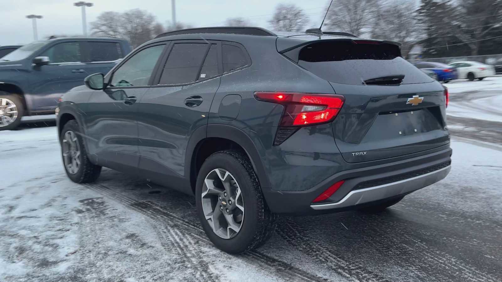 Used 2025 Chevrolet Trax LT w/ Driver Confidence Package image 4