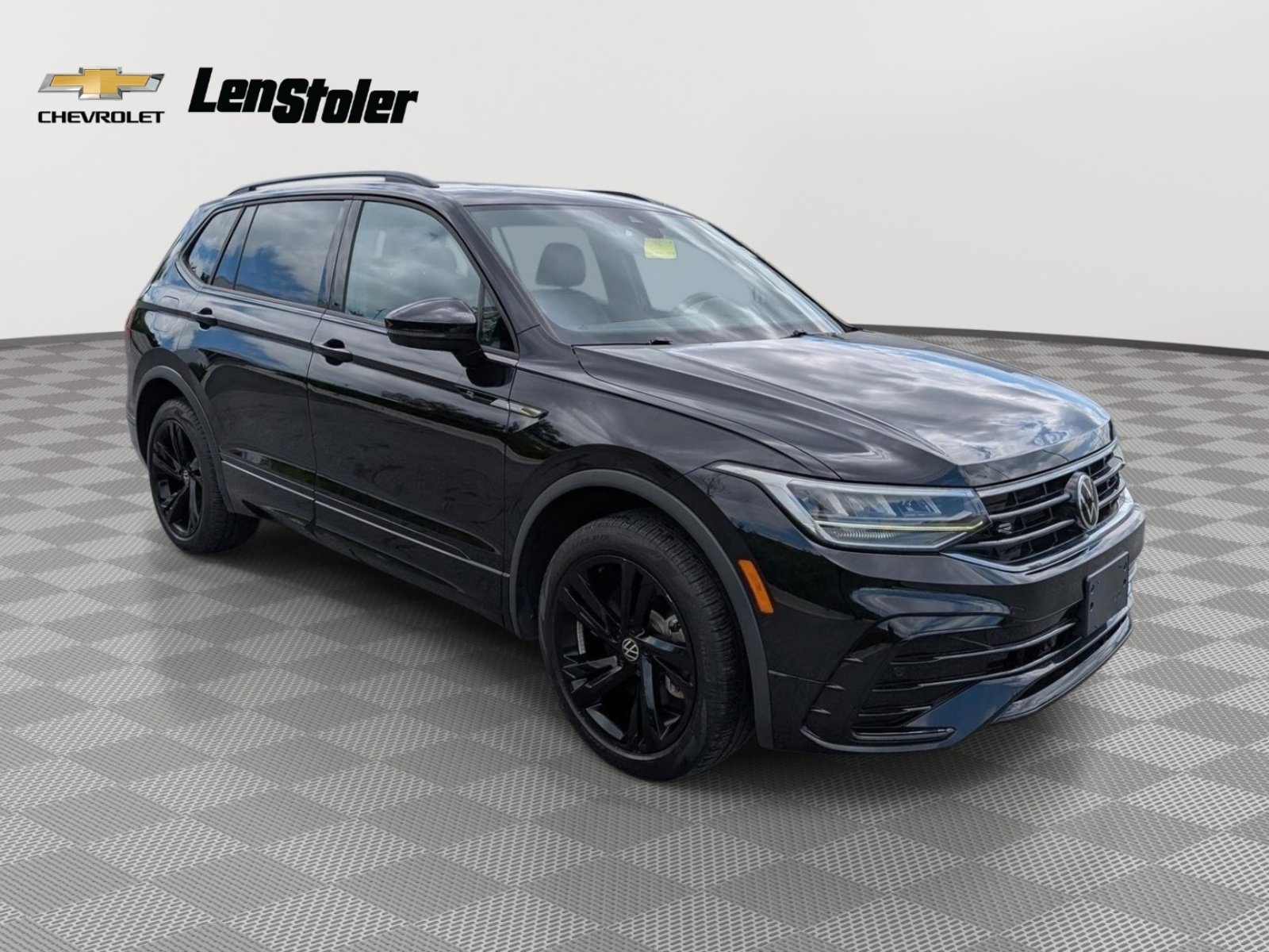 Used 2023 Volkswagen Tiguan SE R-Line AWD/4WD image 7