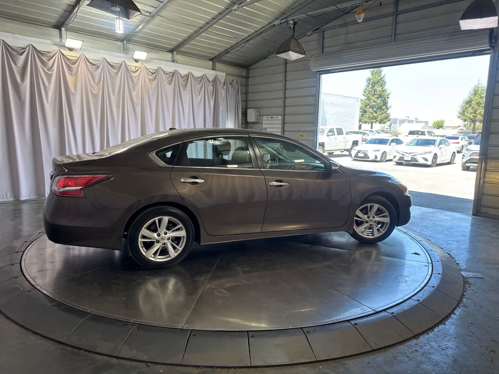 Used 2015 Nissan Altima 2.5 SV w/ Convenience Package FWD image 3