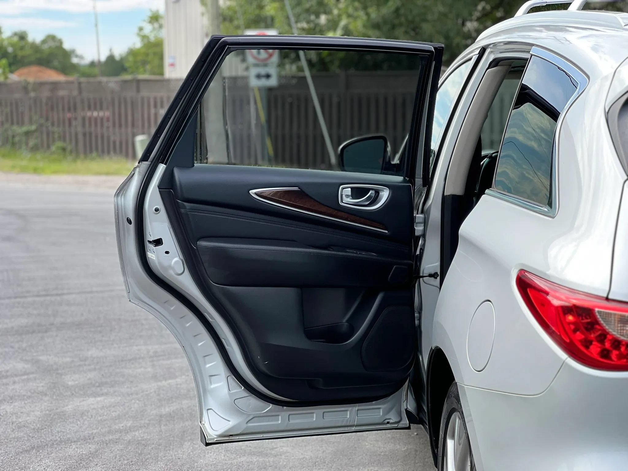 Used 2013 INFINITI JX35 AWD w/ Premium Pkg image 42