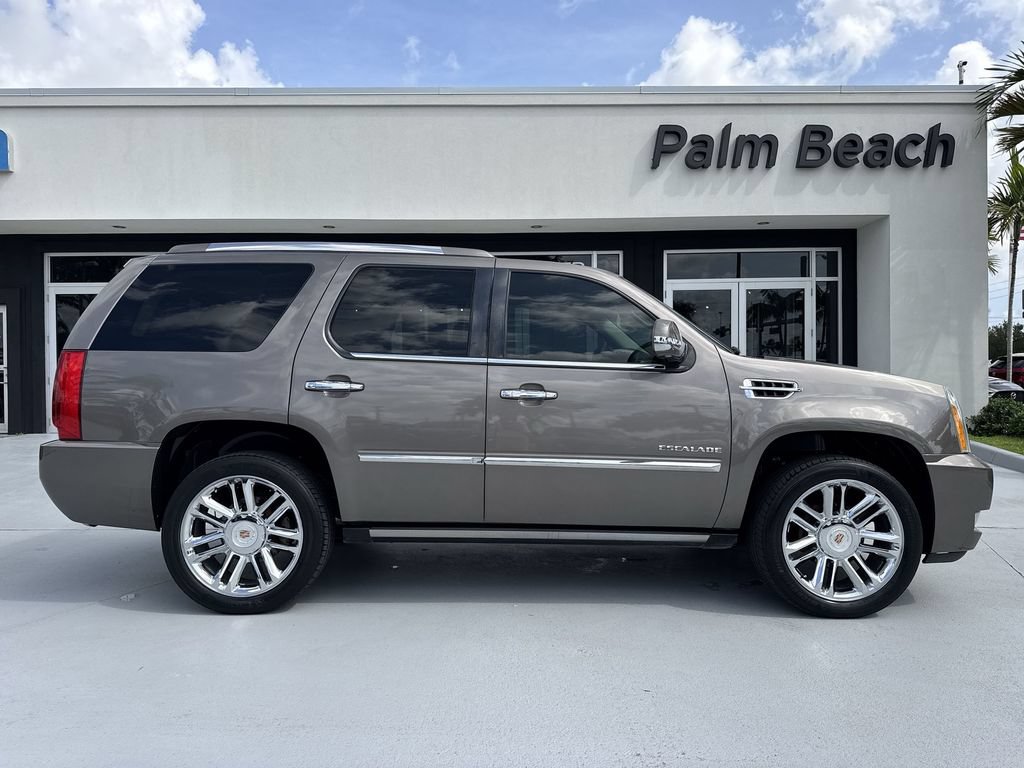 Used 2013 Cadillac Escalade Platinum RWD image 23