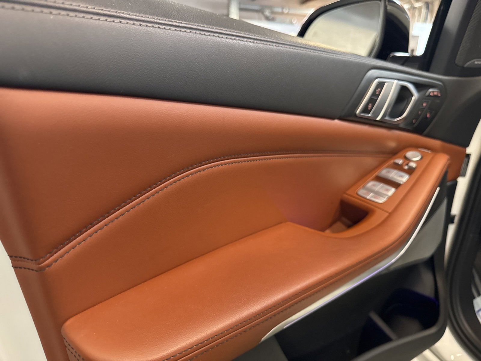 Used 2023 BMW X7 xDrive40i w/ M Sport Package image 7