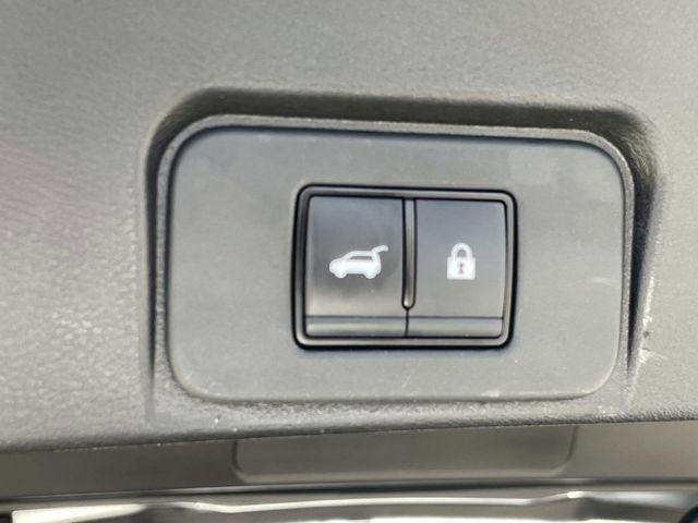 Used 2023 Nissan Rogue SV w/ SV Premium B Package FWD image 11