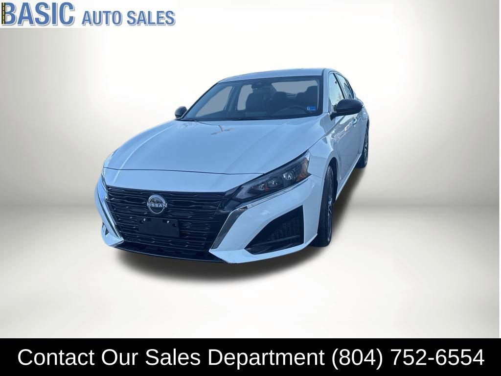 Used 2025 Nissan Altima 2.5 SV image 2