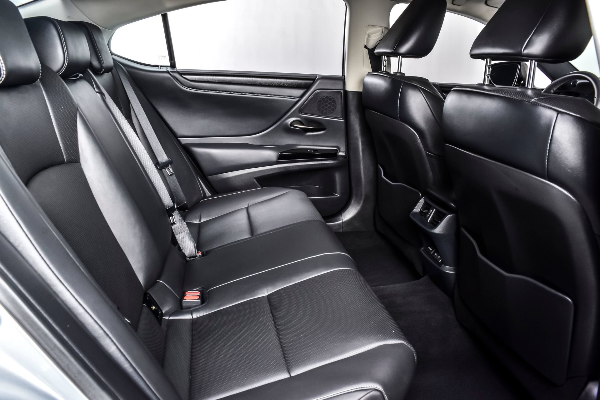 Used 2025 Lexus ES 300h w/ Premium Package FWD image 23