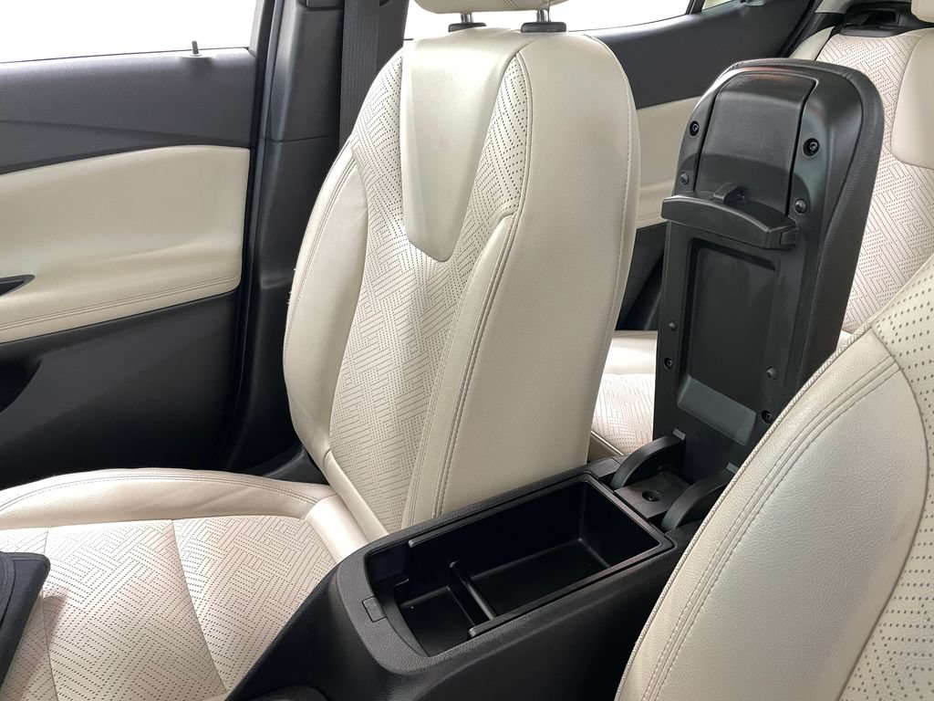 Certified 2020 Buick Encore GX Essence w/ Experience Buick Package AWD/4WD image 35