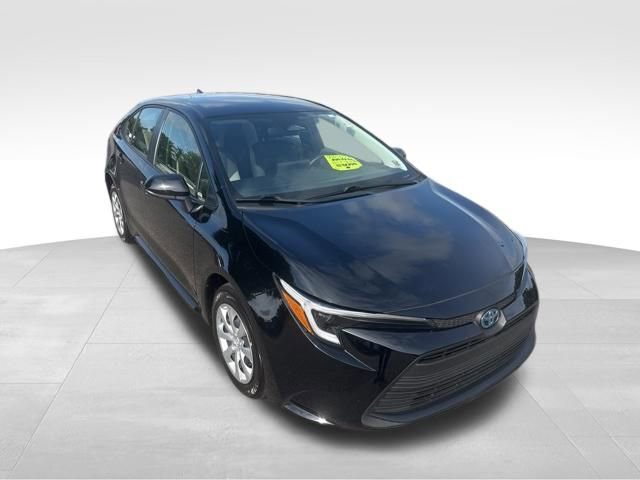 Used 2025 Toyota Corolla LE FWD image 7