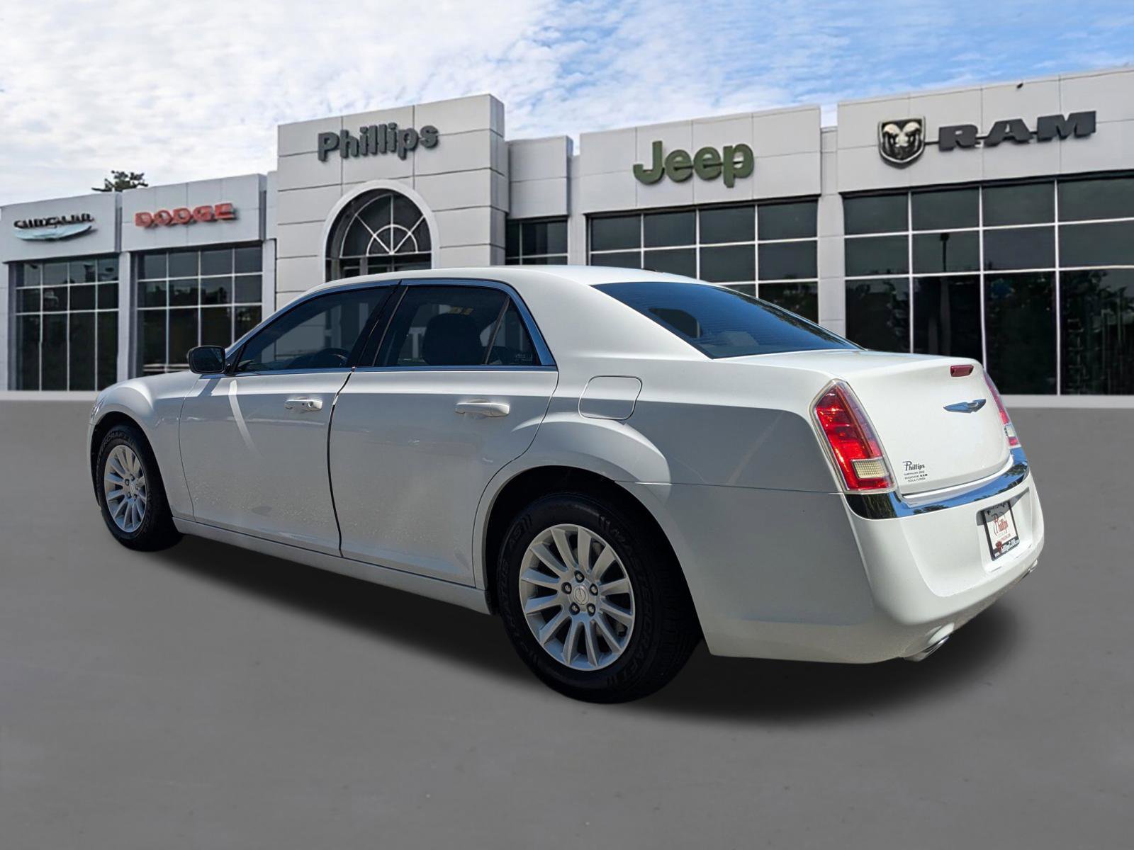 Used 2014 Chrysler 300 image 5