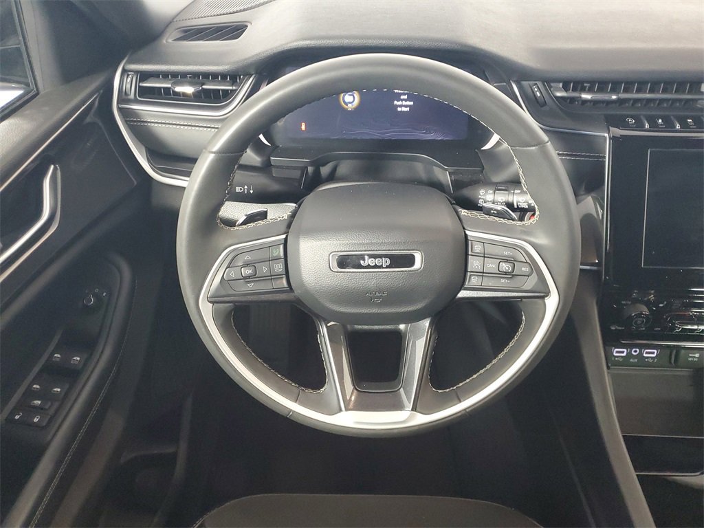 Used 2023 Jeep Grand Cherokee L Laredo image 15