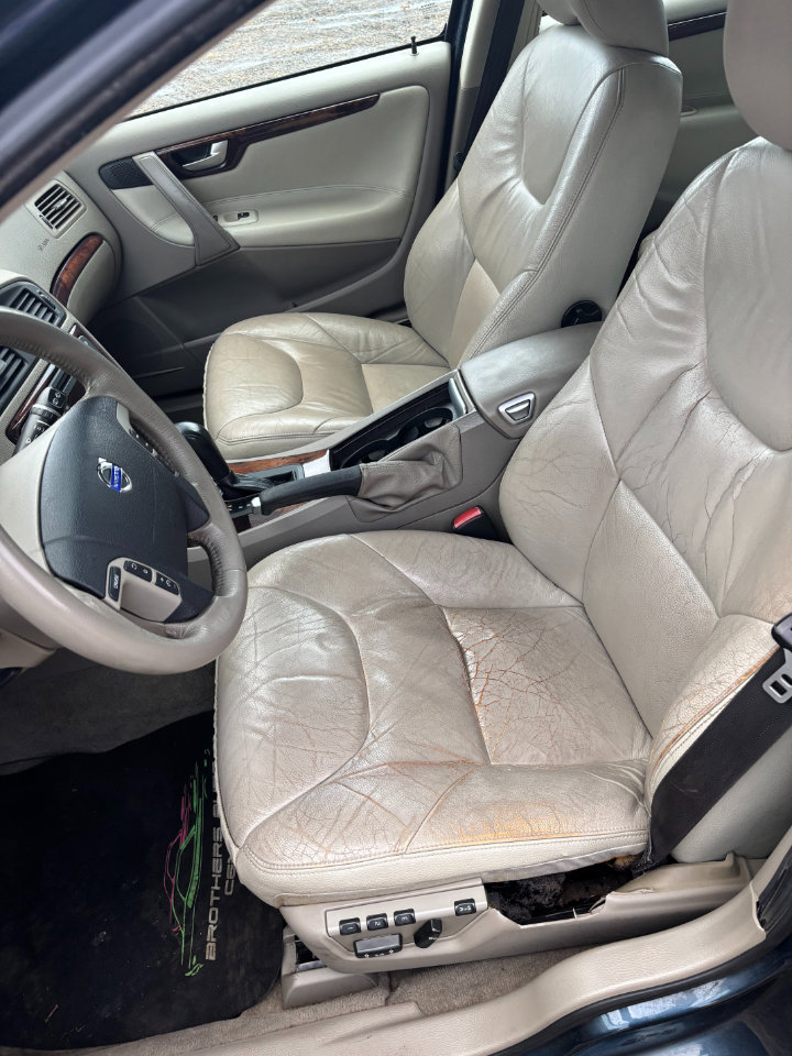 Used 2007 Volvo V70 2.4 image 17