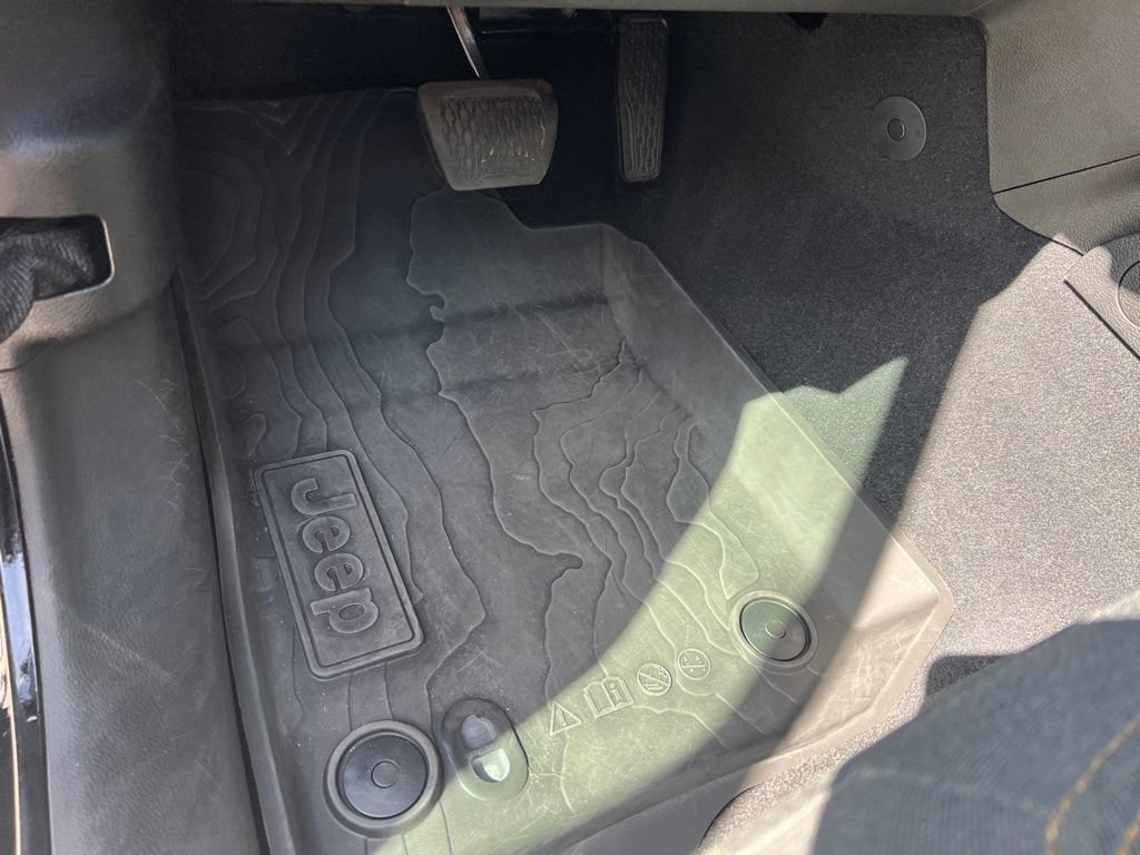 Certified 2025 Jeep Wrangler Sport AWD/4WD image 12