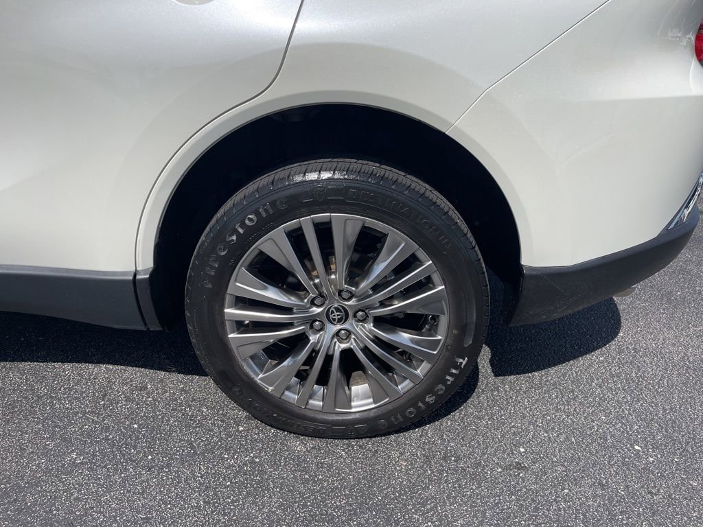 Used 2022 Toyota Venza Limited AWD/4WD image 10