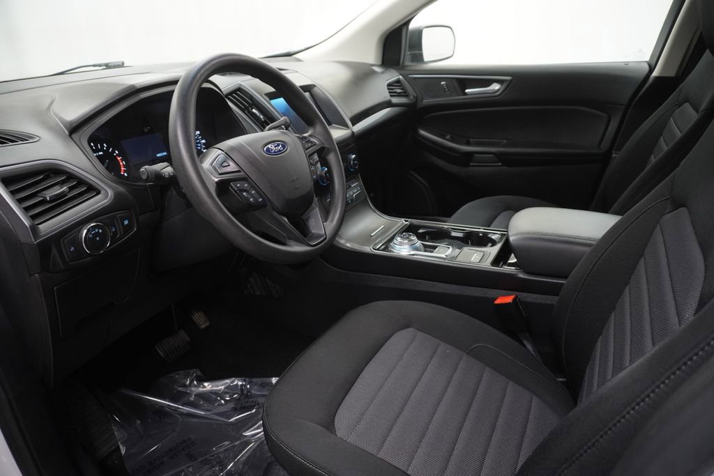 Used 2020 Ford Edge SE image 18